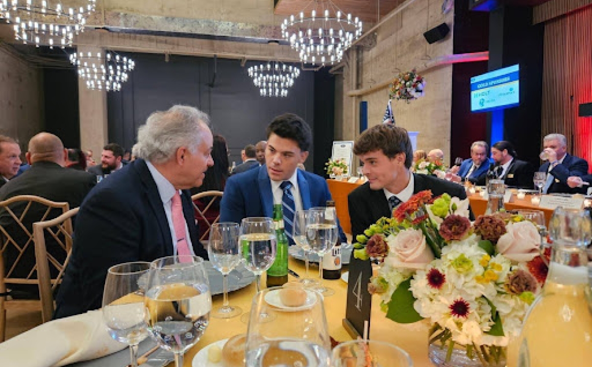 World Trade Association Honors 买球app